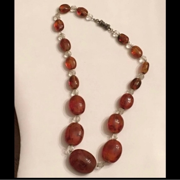 Vintage Art Glass Crystal Necklace. Strung on a silver chain. - Picture 2 of 5